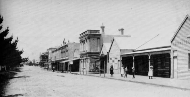 Looking east from the corner of Commercial & Hazelwood Road, c.1905. Building on right is Cricketers’ Arms Hotel, earlier called Railway Hotel.